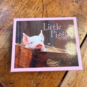 NWT. Papyrus piglet stationary with hot pink envelopes and seals (20 in box)